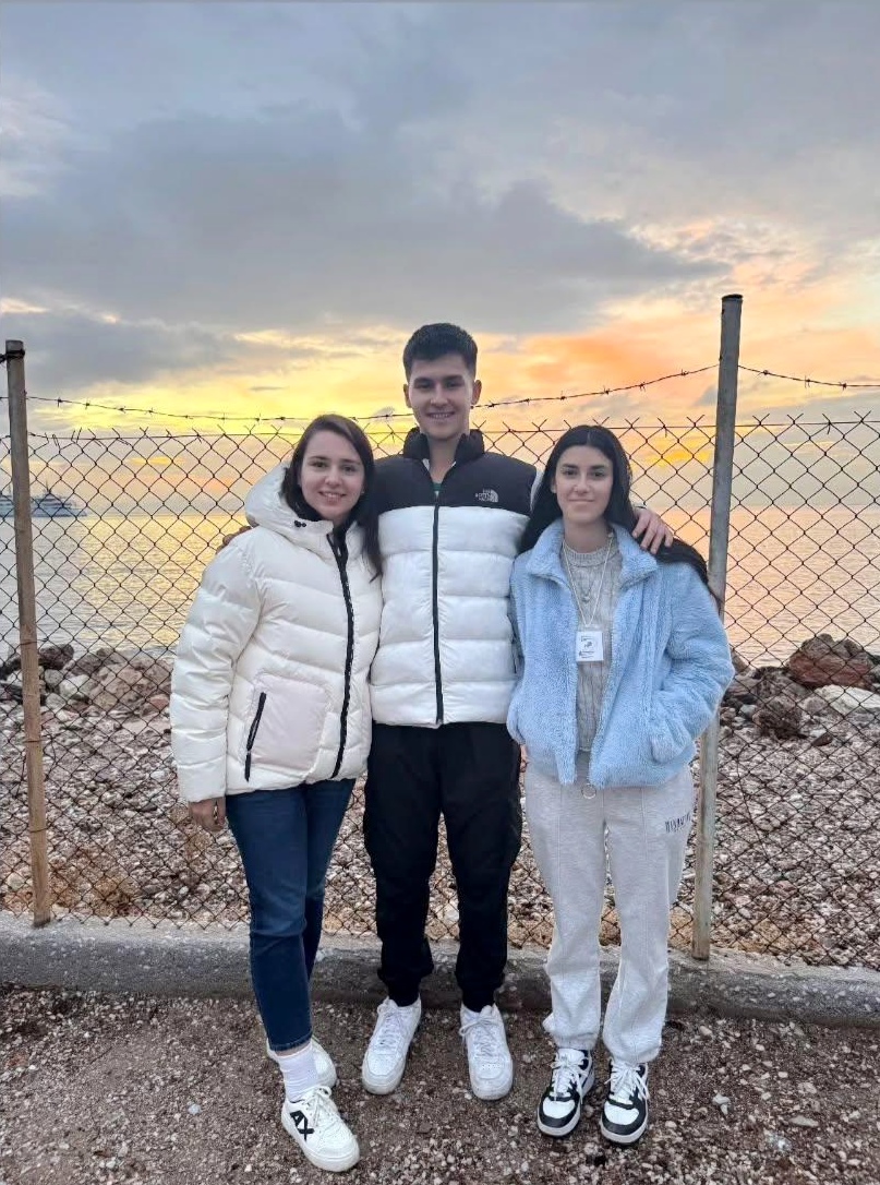 2 girls and a guy - part of the Bulgarian team