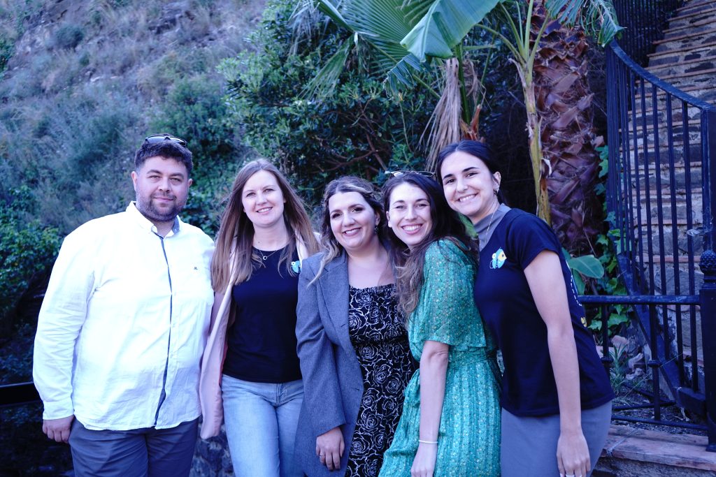 A group picture with people from different organizations